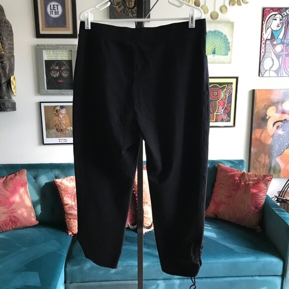 Weekends by CHICO'S size 1 / M Black Stretch Cotton Knit Pull-On Capri Pants - Picture 3 of 5